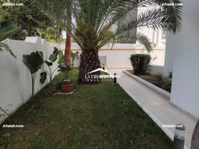 Villa S+4 avec piscine à La Marsa ZVL1599