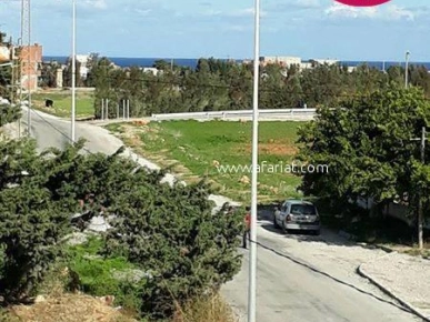 Un terrain prés de la plage à dar Allouche