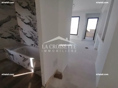 Triplex S+4 avec jardin et piscine à Gammarth  MTRV0021