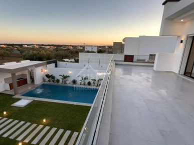 Villa S+4 toute neuve avec piscine à vendre à Hammamet Sud