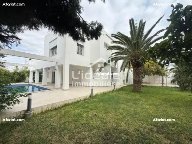 Villa à louer avec piscine et jardin