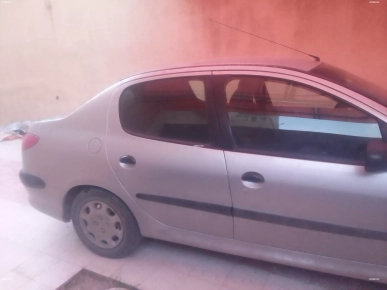 Très belle 206 moteur jdid