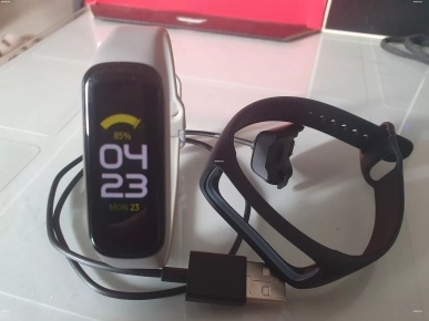 Smartwatch Samsung Galaxy Fit 2 + 2eme bracelet neuf