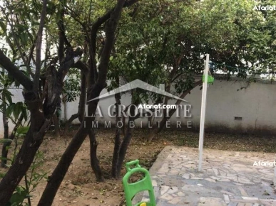 Rez-de-chaussée de villa meublé S+3 avec jardin MRCL0002