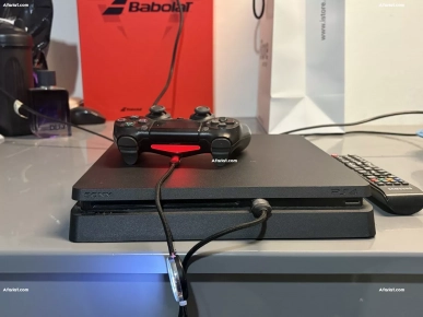 PS4 Slim une manette v2