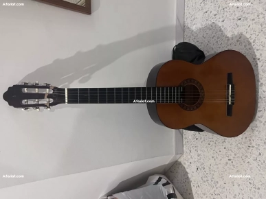 piano orgue guitar violent et baffle (amplificateur)
