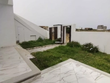 une belle maison nouvellement construit située a la plage el haou