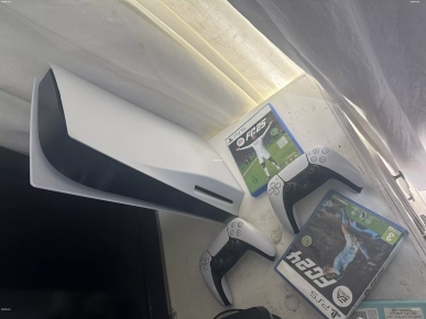 Playstation 5 fat avec 2 manettes et 3 cd