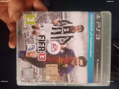 للبيع جهاز Wii مع يد تحكم GameCube ويد PS2 وقرص FIFA 13،