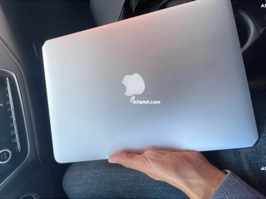 MACBOOK AIR