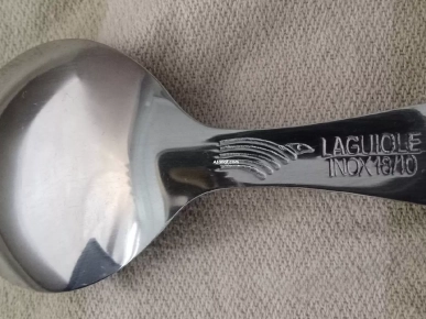 Ménagère 24 pièces et son service gateau NEUFS signés: LAGUIOLE
