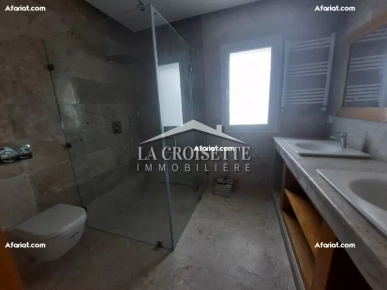 Villa S+4 avec piscine à Gammarth MVV0142