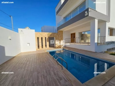 TRES BELLE VILLA A LOUER SANS MEUBLES