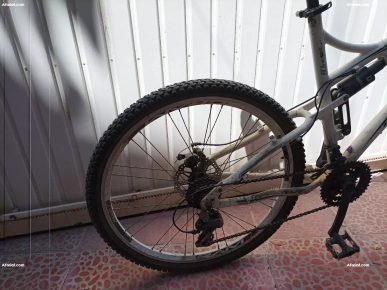 Vélo VTT amortisseur carbone