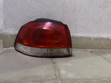Feu arrière gauche Golf 6 – Réparé, bon état