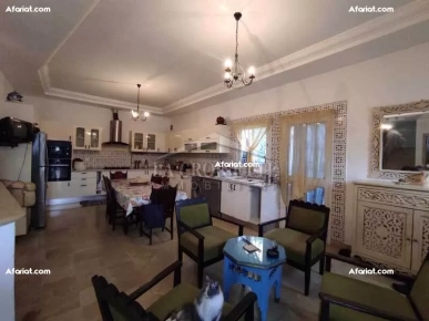 Villa S+5 avec piscine à La Soukra  ZVV0173