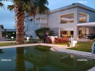 Villa S+4 avec piscine à La Soukra MVV0279