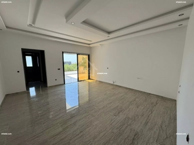 Belle villa toute neuve S+4 avec piscine à Hammamet à vendre