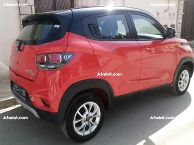 Mahindra kuv 100 K6+ couleur rouge