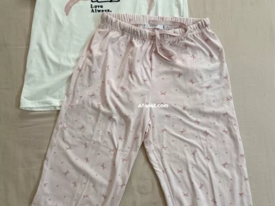 Pyjamas neuf avec étiquette Pyjamas neuf avec étiquette