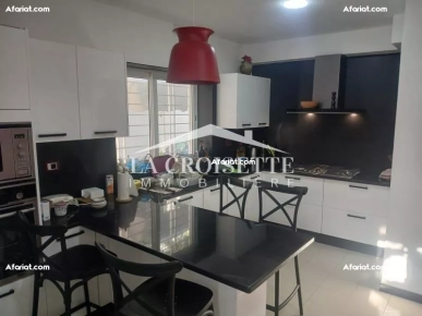 Villa S+6 et deux locaux commerciaux à Bhar Lazrek MVV0414