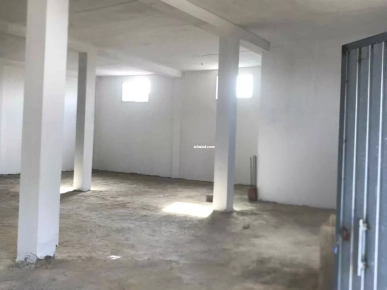 Dépôt à louer – La Soukra (zone résidentielle sécurisée)