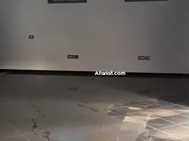 للبيع: مبنى تجاري