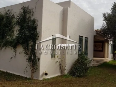 Villa S+6 meublée avec piscine à La Soukra   MVL1284