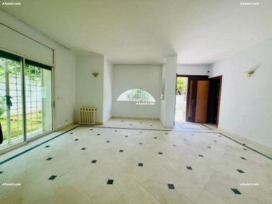 À louer villa S+5 avec jardin au cœur de la Marsa