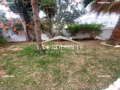 Villa S+7 avec piscine à Gammarth MVL1675