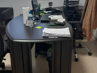 Bureau avec Chaise , Tiroir et Porte-manteau – Bon État