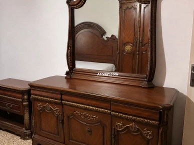 Ensemble chambre à coucher en bois massif – Très bon état