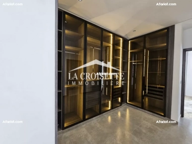 Villa S+4 avec piscine à La Soukra MVV0370