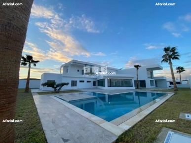 VILLA GRANDISOSE (Réf: V2639) VILLA GRANDISOSE (Réf: V2639)