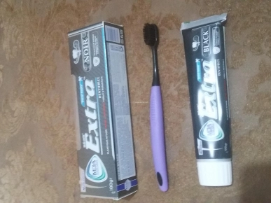 Dentifrice Extra CHARBON avec brosse à dent