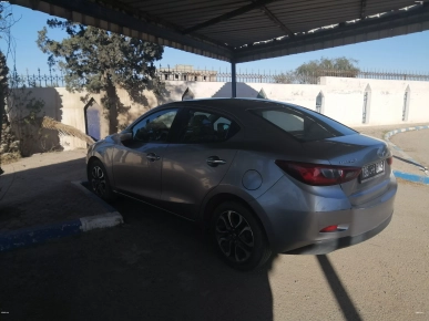 Mazda2 Berline bien entretenue