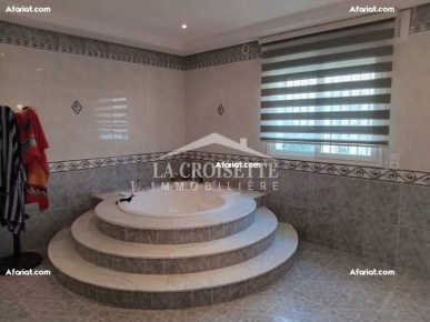 Villa S+4 à La Marsa  MVV0393