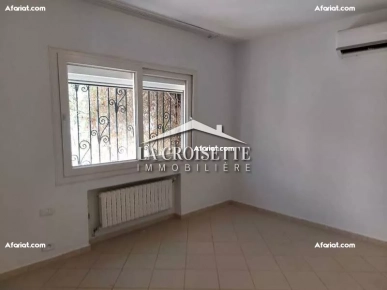 Villa S+5 avec piscine à Gammarth  MVL1571