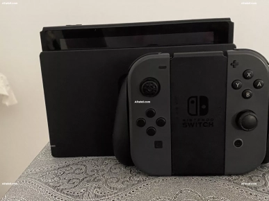 Nintendo Switch + SD 128 Go + Mario – 550 TND négociable