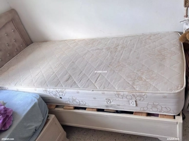 Lit avec matelas à vendre