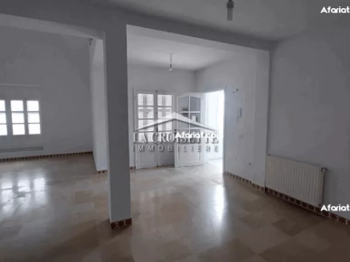 Villa S+5 à La Marsa MVL1511