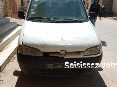 à vendre partner 5 chv 5 places essence