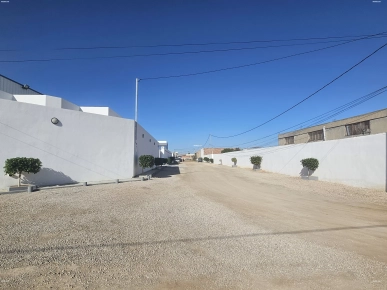 USINE AVEC TERRAIN A VENDRE