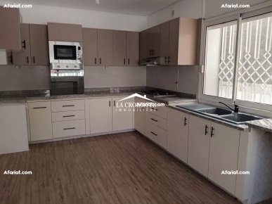 Villa S+4 avec piscine à La Marsa ZVL1599