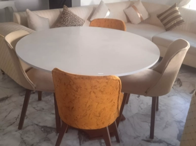 TABLE ET CHAISES
