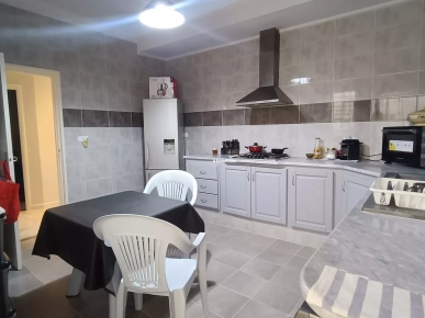 A vendre une Maison indépendante située au centre ville El Haouar