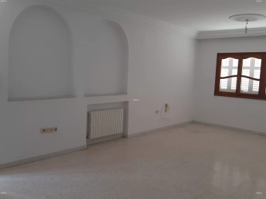 Premier Etage Villa S+4 Ennasr
