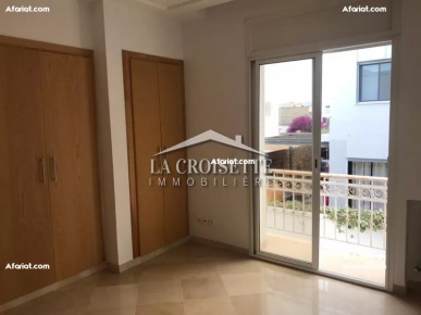 Duplex S+3 avec Jardin et piscine à La Marsa ZDL0242