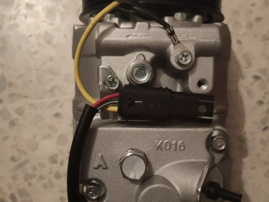 Compresseur de clim BMW f10 neuf Compresseur de clim BMW f10 neuf