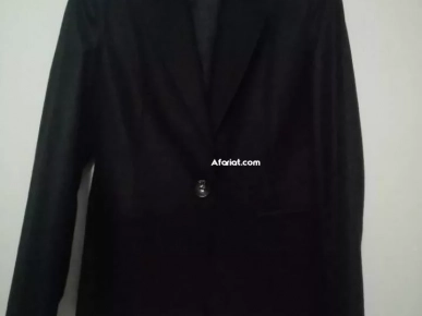 je vends un pontalon avec une veste jamais habillé